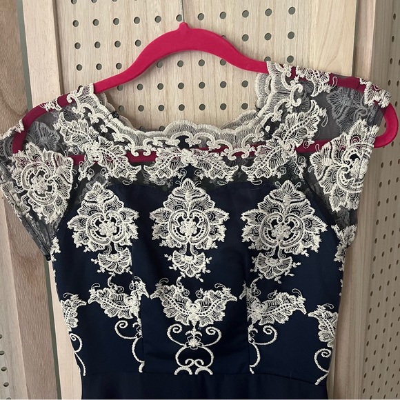Chi Chi London Cap Sleeved Lace Bodice Chiffon Midi Dress in Navy Blue - Size XS - Picture 6 of 8